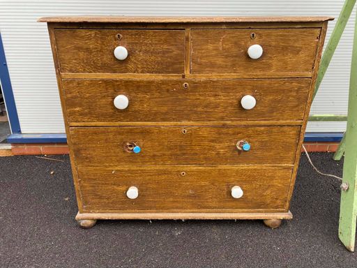 Chest of drawers