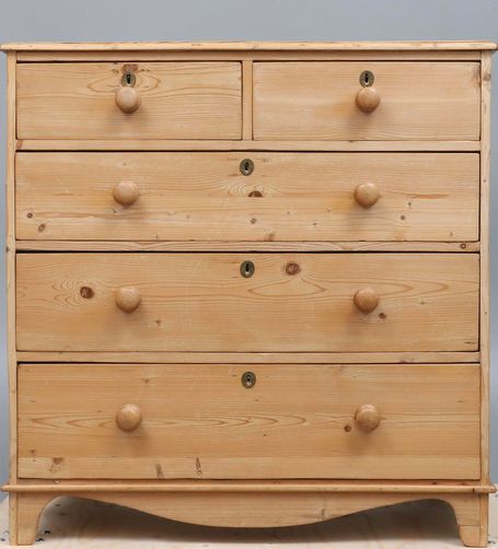 An early C19th waxed pine chest of drawers.