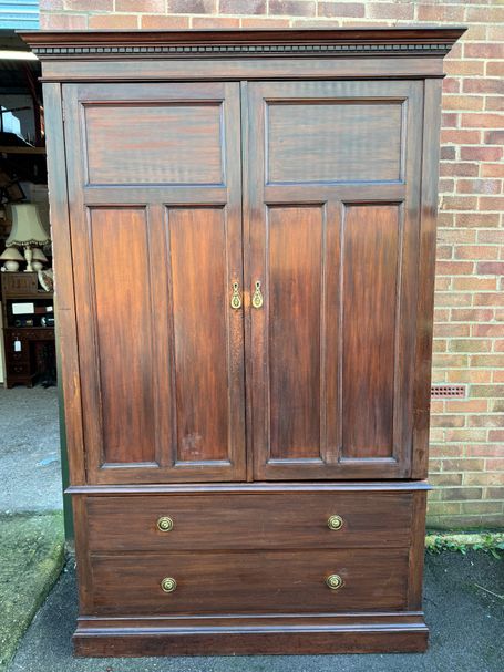 Substantial mahogany compactum Edwardian wardrobe